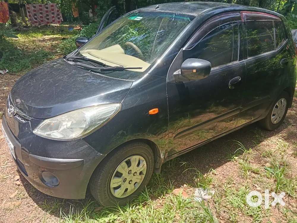 Hyundai I10 Sportz (എഴുപത് 12 -62-30-02) .