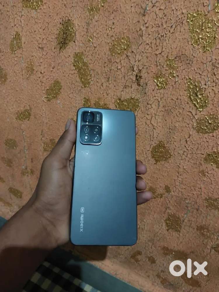 8 ram 128 str.      5500 MH ki battery  he full original mohile hai