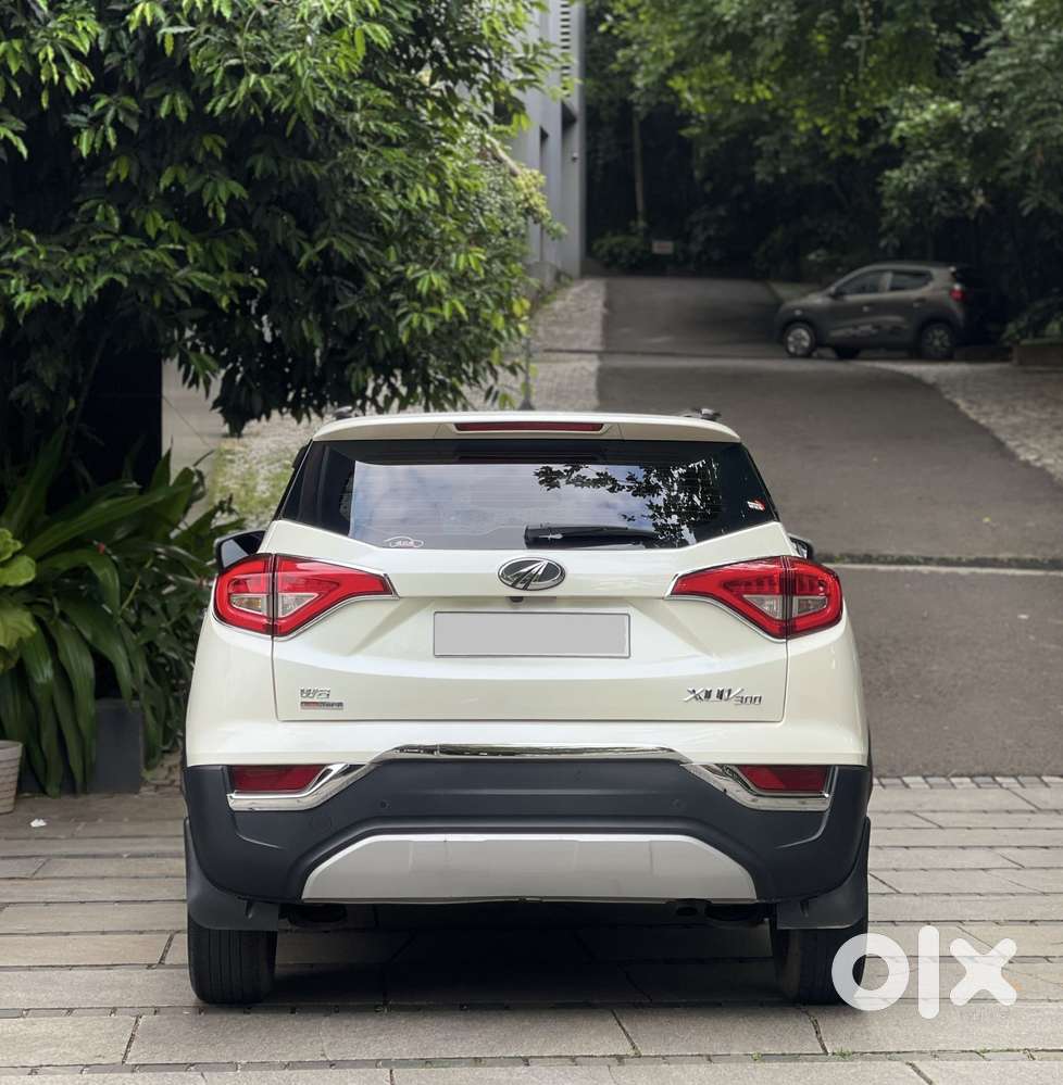 Mahindra Xuv300 W8 (o) 1.5 Diesel Amt, 2022, Diesel
