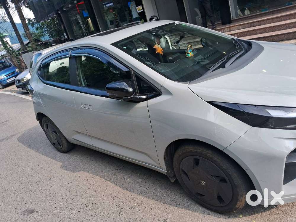 Tata Altroz Pure S Amt 2025