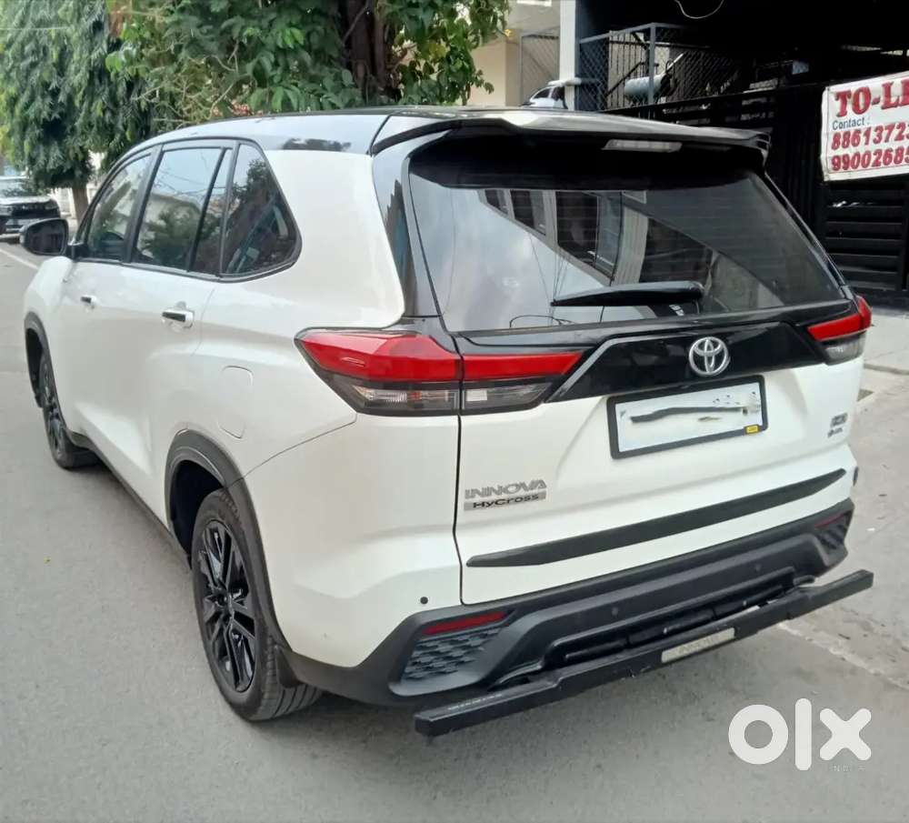 Toyota Innova Hycross 2025