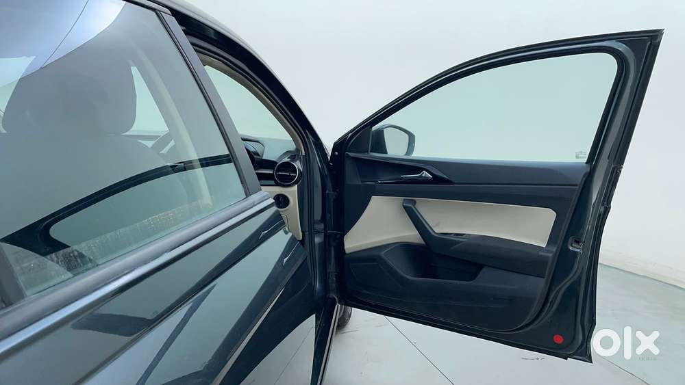 Skoda Slavia Ambition 1.0l Tsi At, 2022, Petrol