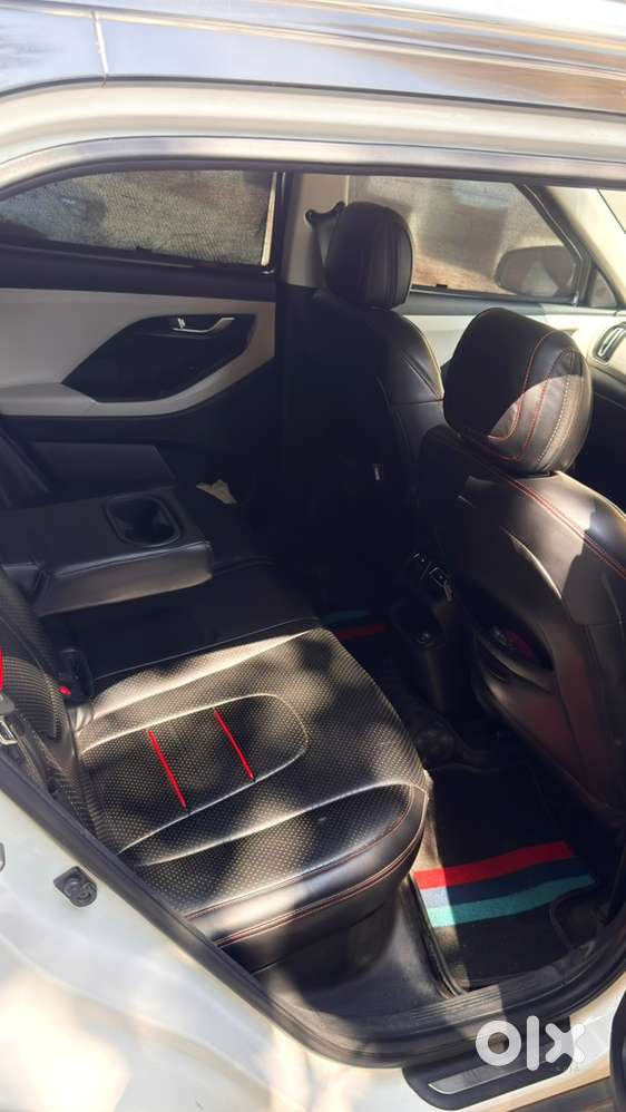 A Stylish White Hyundai Creta-sx 1.5