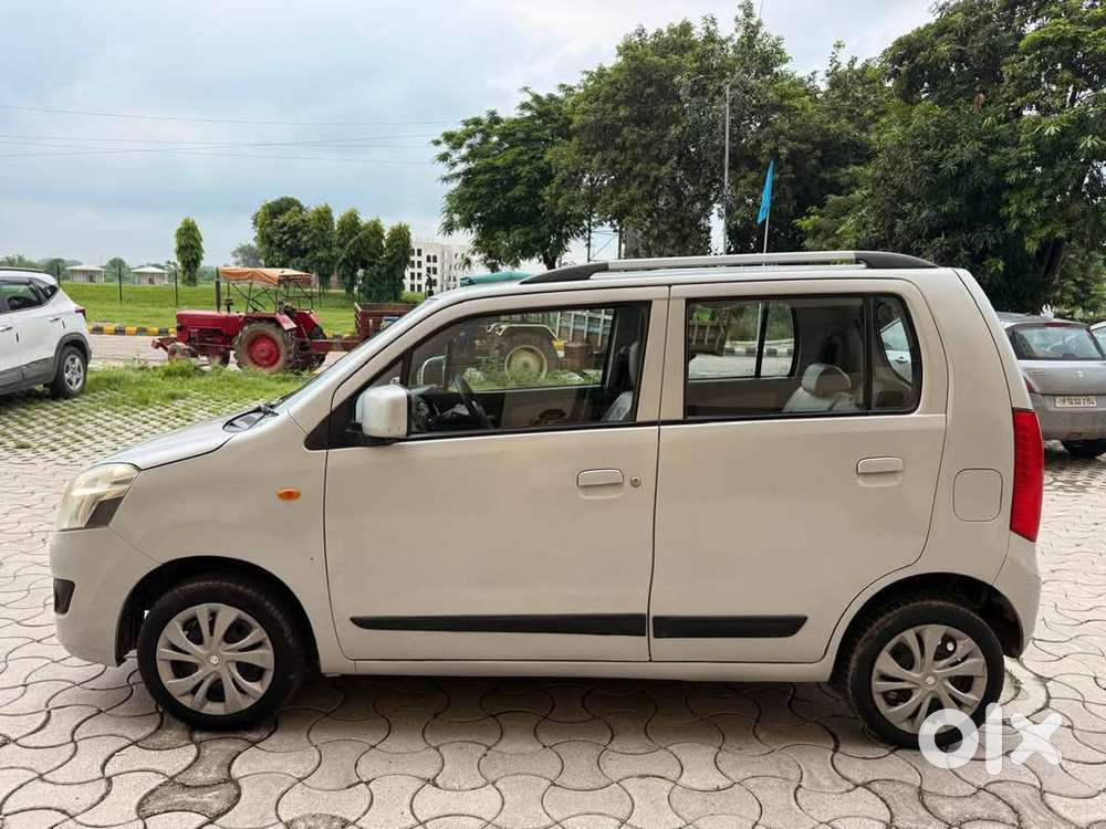 Maruti Suzuki Wagon R Vxi Amt1.2, 2017, Petrol