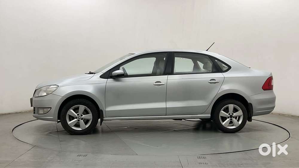 Skoda Rapid 1.6 Mpi At Style, 2016, Petrol
