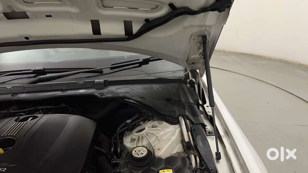 Jaguar Xe Prestige, 2016, Petrol
