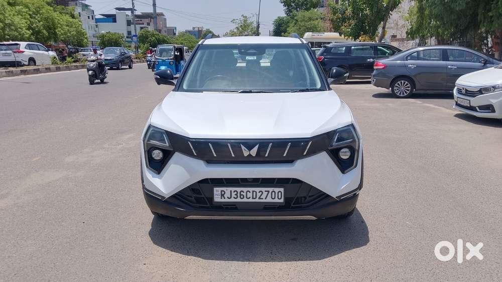 Mahindra Xuv 3xo Ax5 Pm Mt, 2024, Petrol
