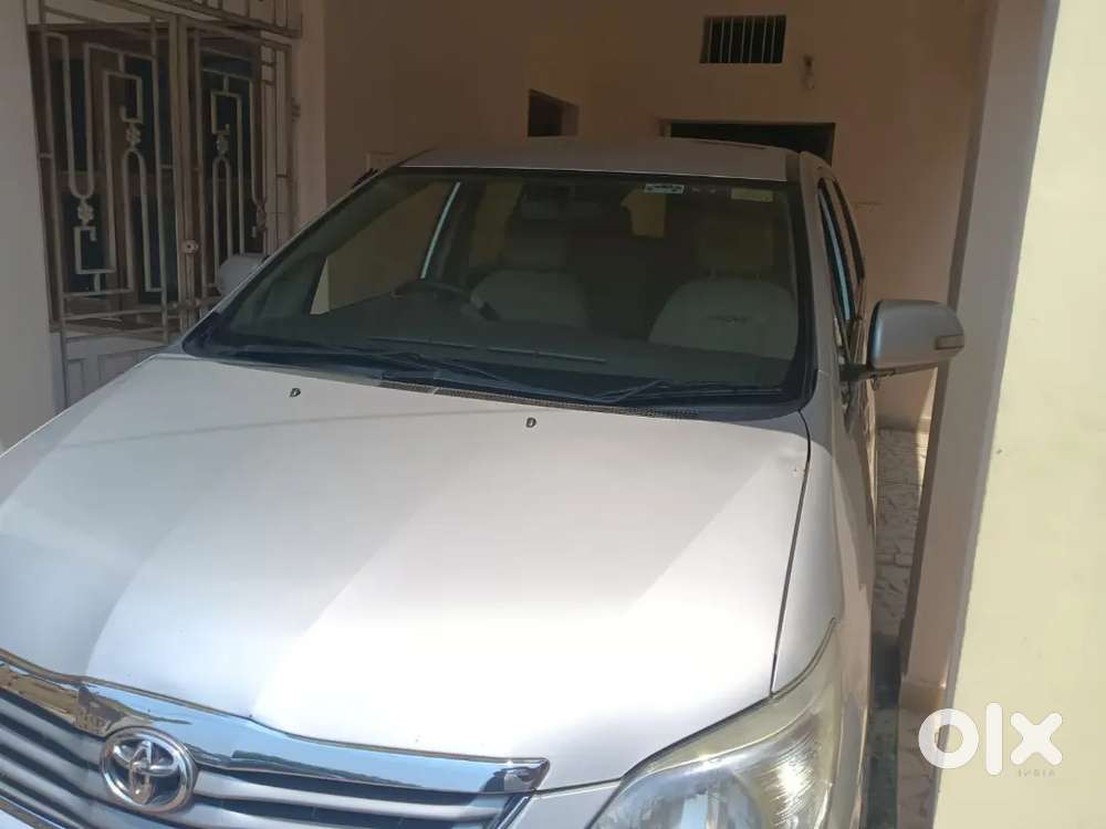 Toyota Innova 2013 2.5v Diesel Well Maintained