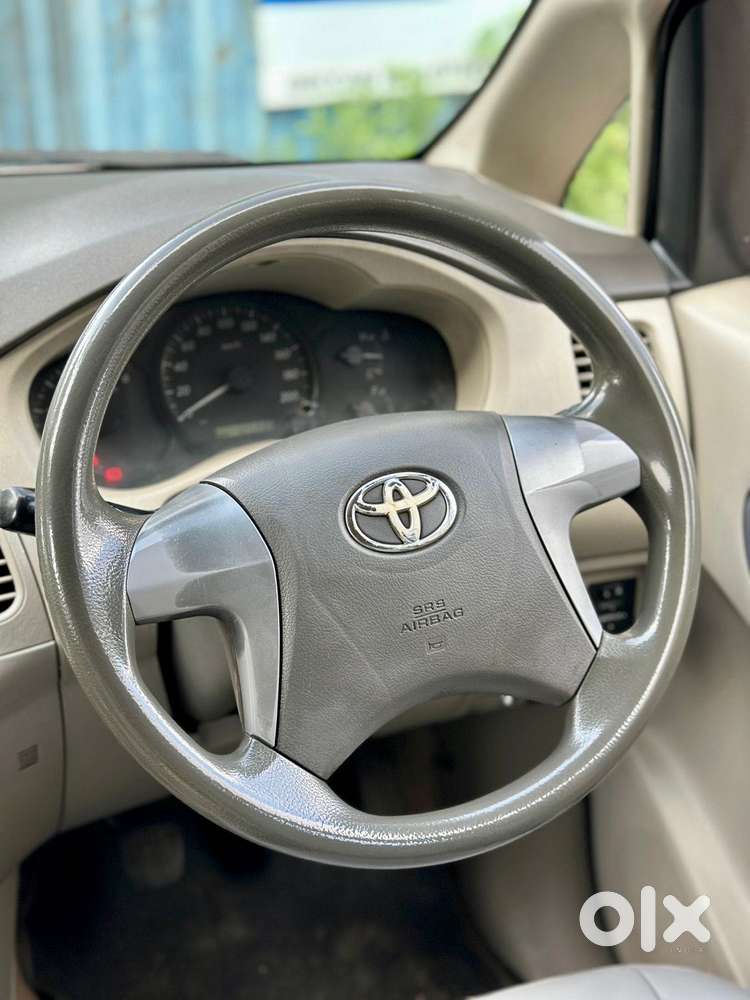 Toyota Innova 2.5 G (diesel) 8 Seater Bs Iv, 2013, Diesel