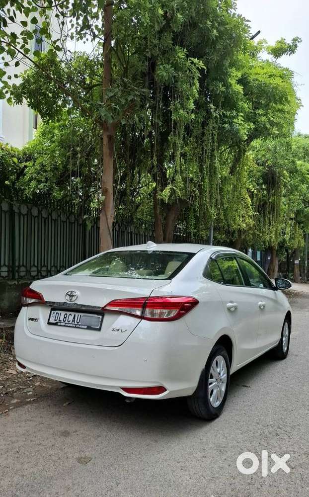 Toyota Yaris V Cvt, 2018, Petrol