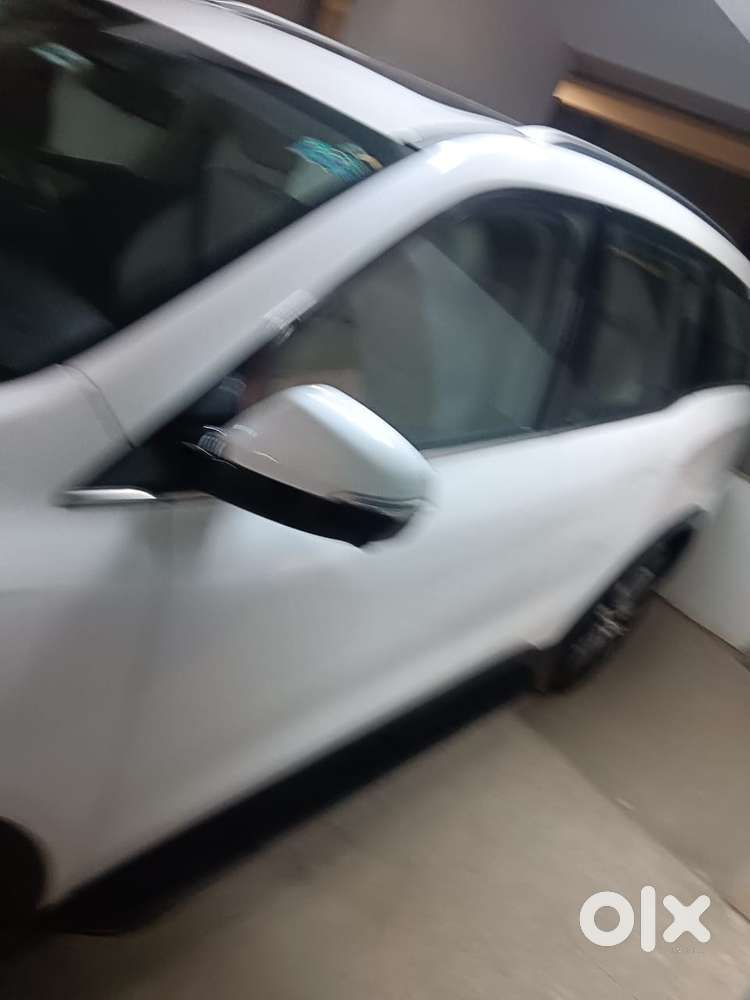 Mahindra Xuv700 2024 Petrol 12500 Km Driven