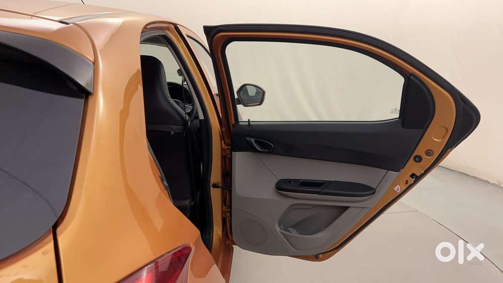 Tata Tiago 1.2 Revotron Xt, 2016, Petrol