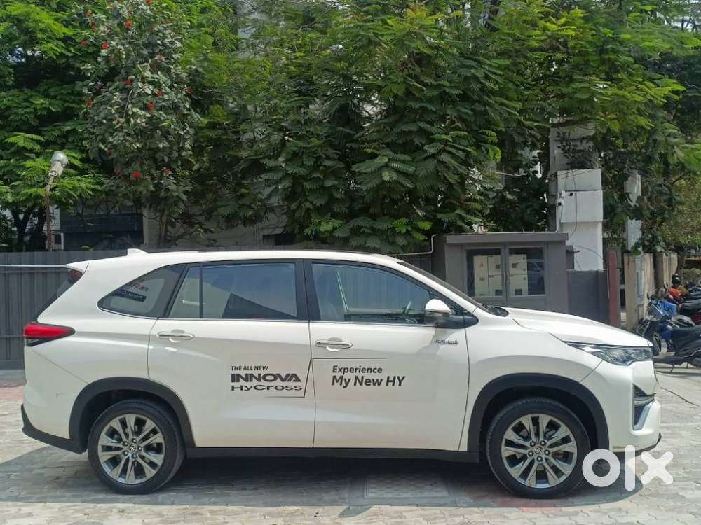 Toyota Innova Hycross 2.0 Zx Hybrid 7 Str, 2024, Petrol