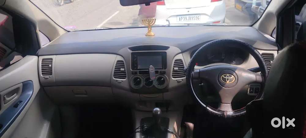 Toyota Innova 2013 Second Hand