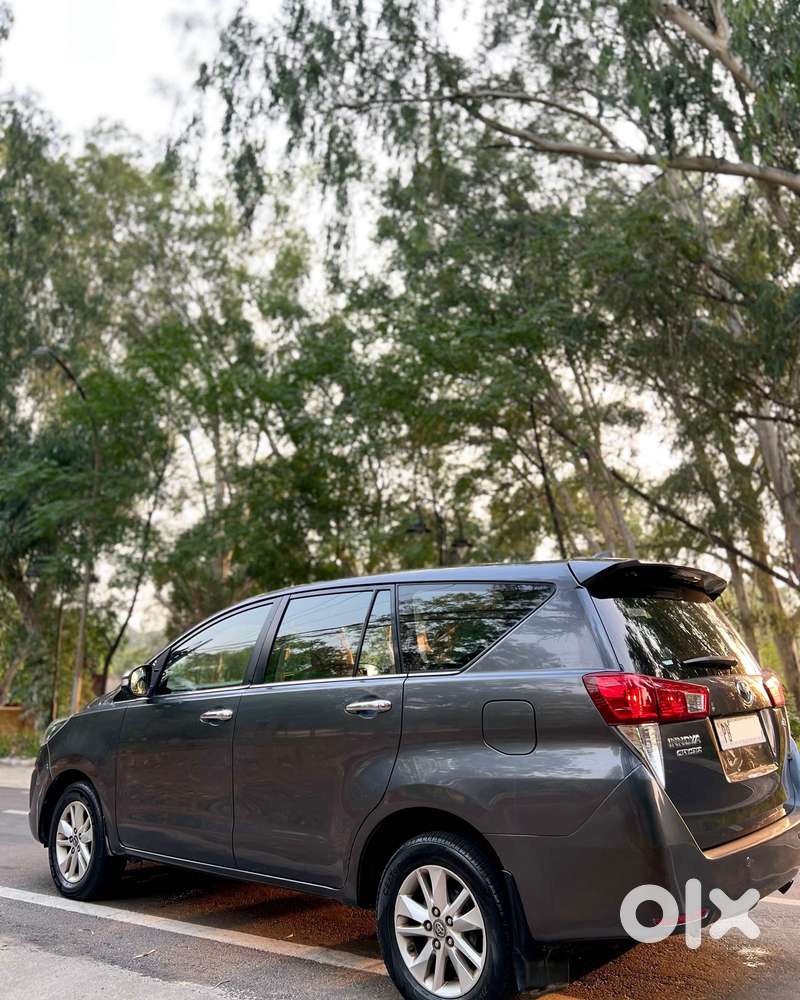 Toyota Innova Crysta 2.8 Zx At 7 Seater, 2017, Diesel