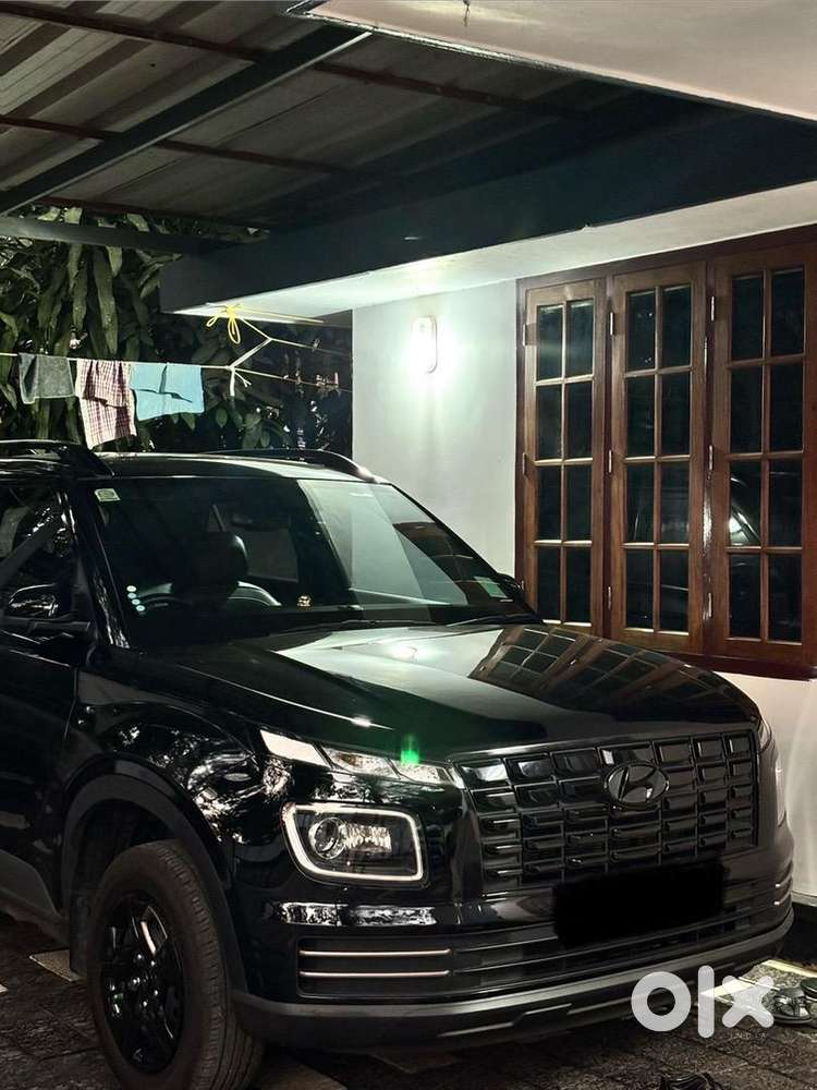 Hyundai Venue Knight Edition 2023 Petrol Well Maintained