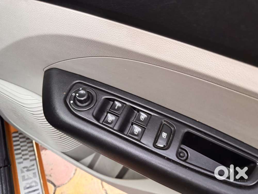 Renault Triber Rxz, 2022, Petrol