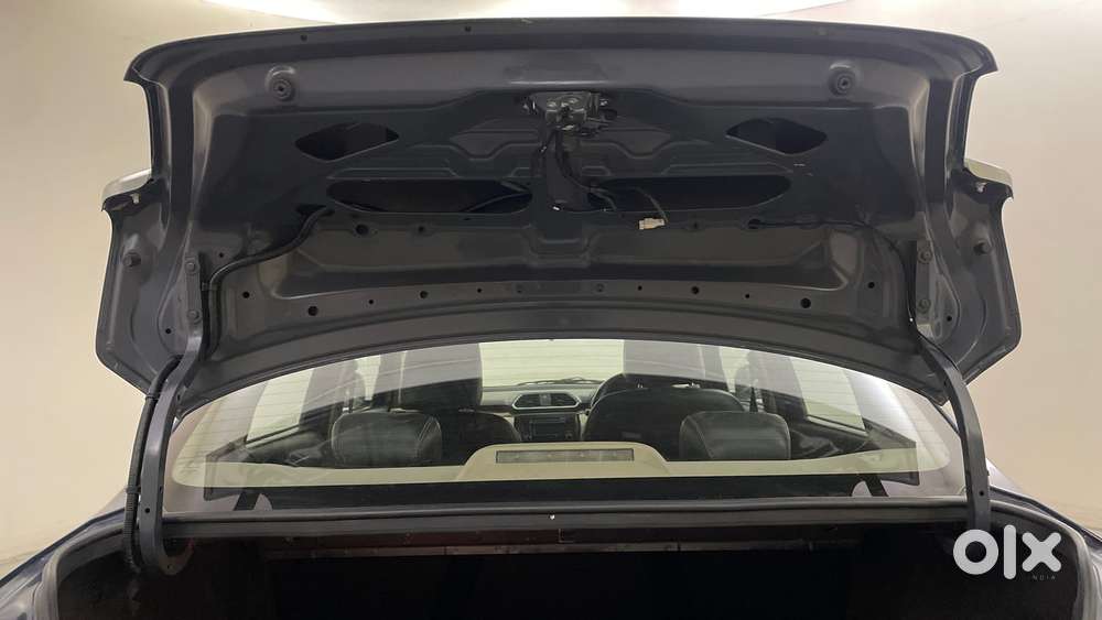 Maruti Suzuki Dzire 1.2 Zxi Amt, 2017, Petrol