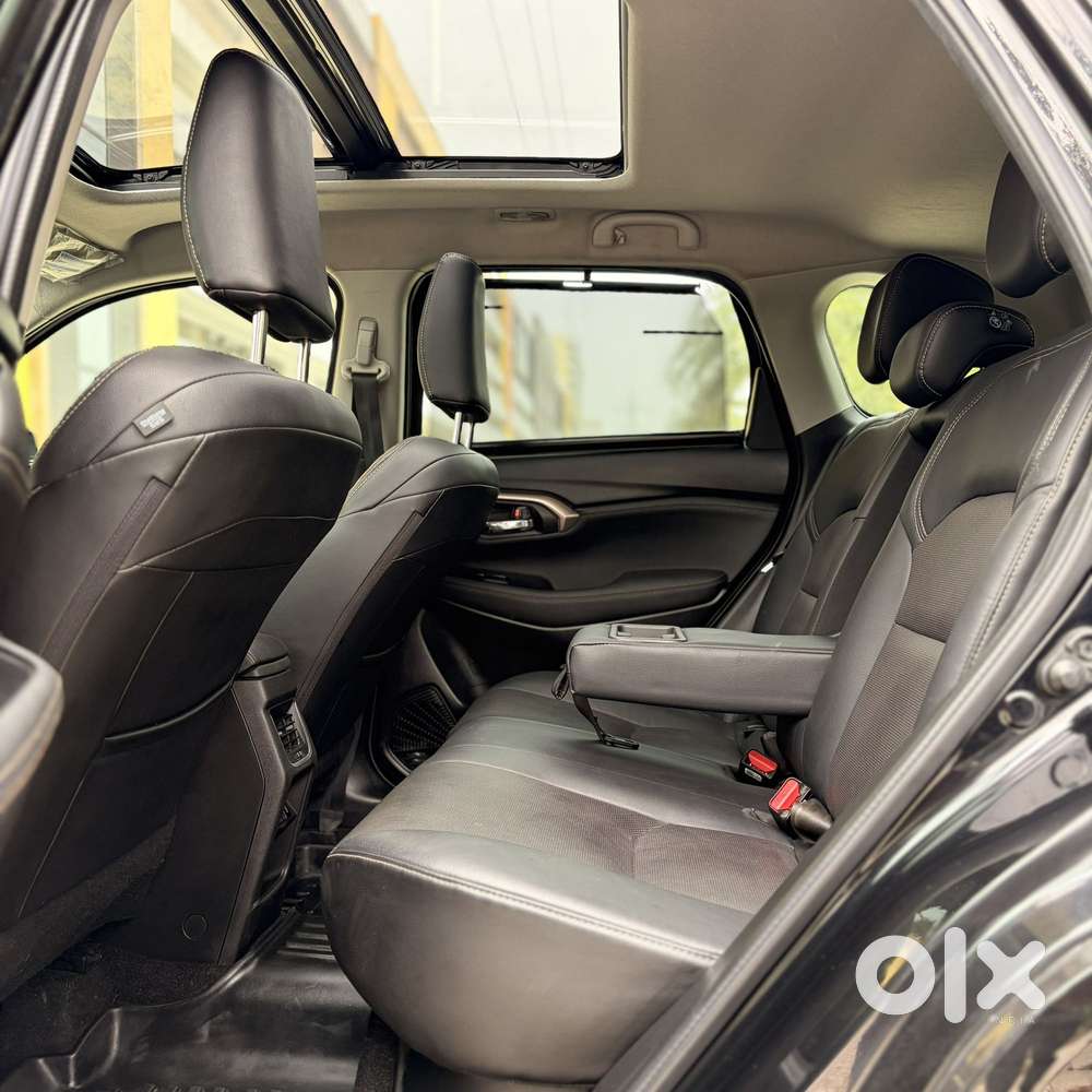 Maruti Suzuki Grand Vitara 1.5 Alpha Plus Intelligent Hybrid Ecvt, 2..