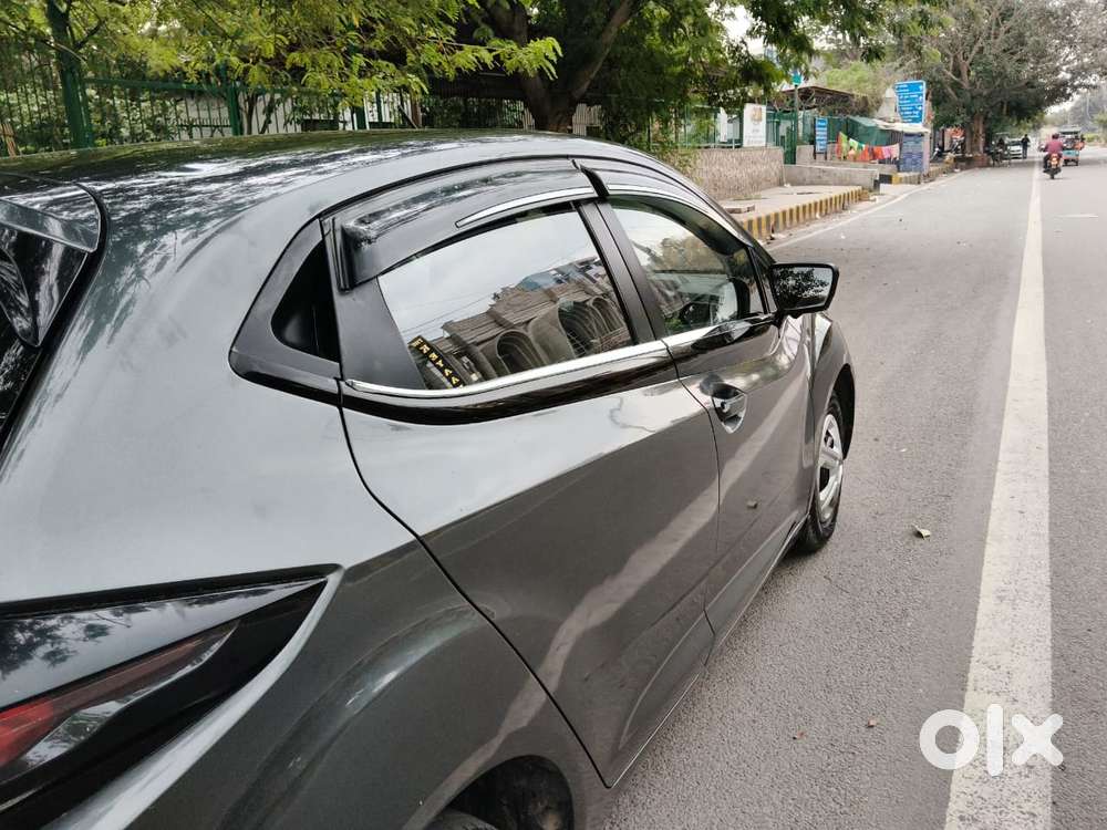 Tata Altroz 1.2 Xe, 2021, Petrol