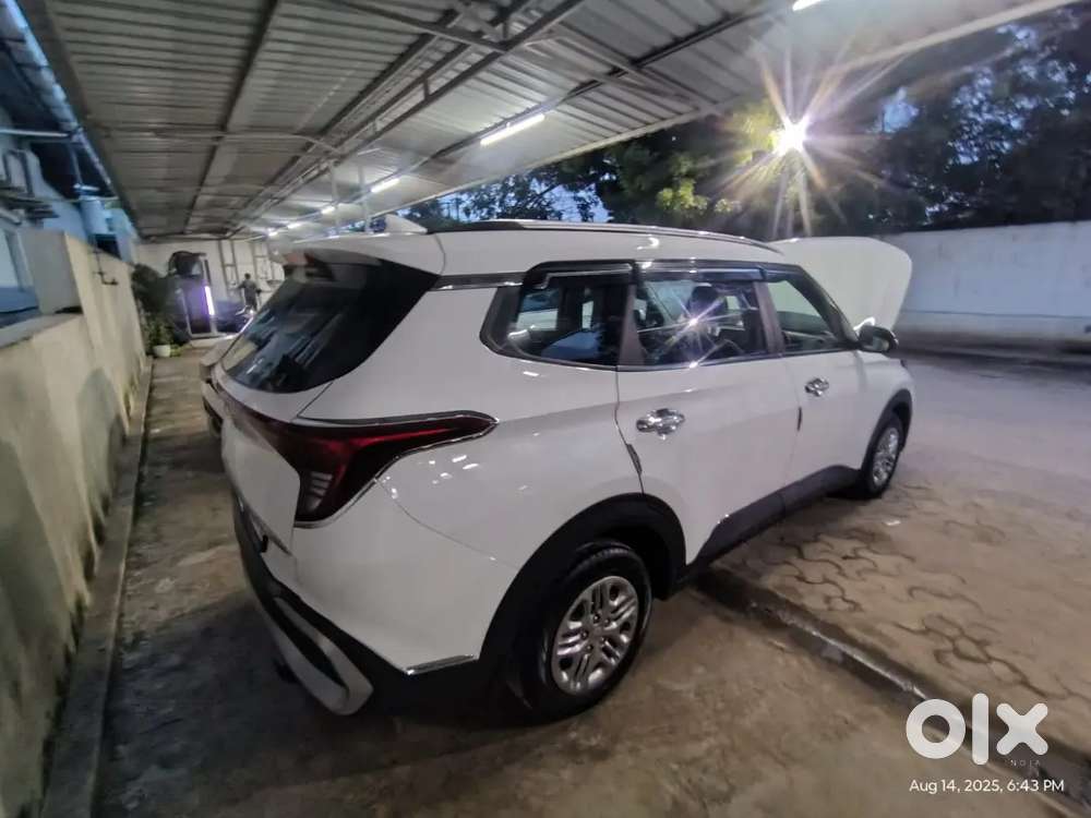 Kia Carens 2023 Petrol 30000 Km Driven