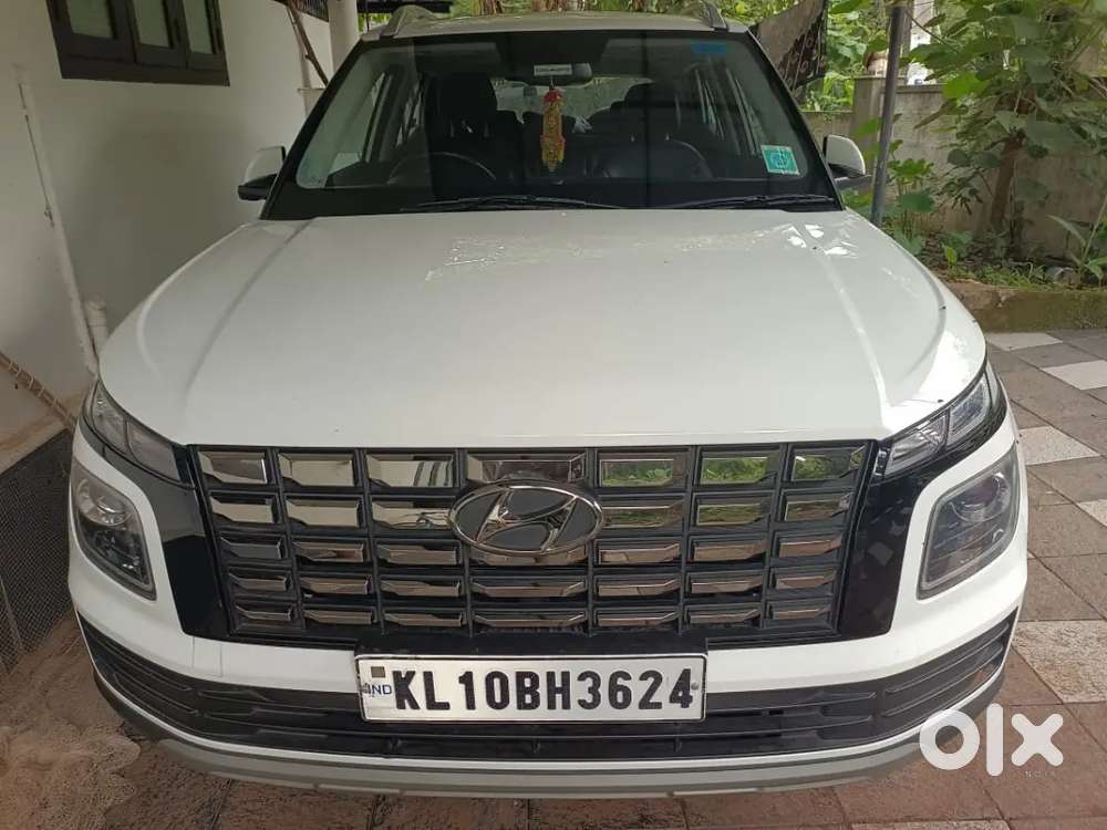 Hyundai New Venue 2022 Petrol 11000 Km Driven