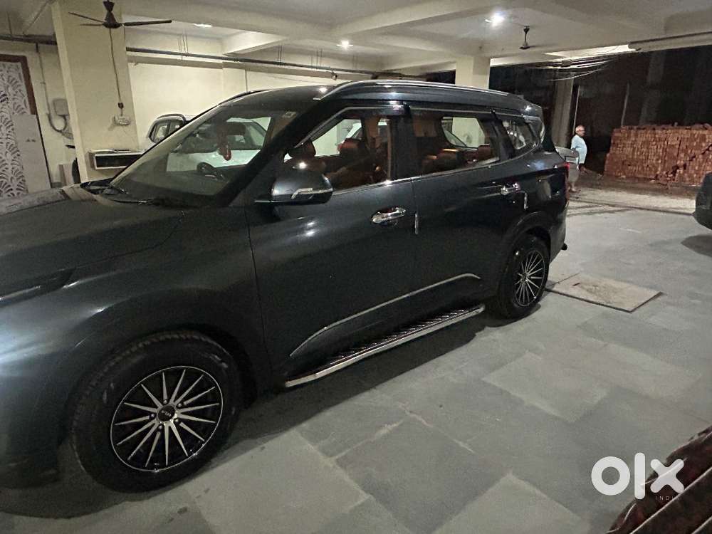 Kia Carens 2023 Petrol Well Maintained