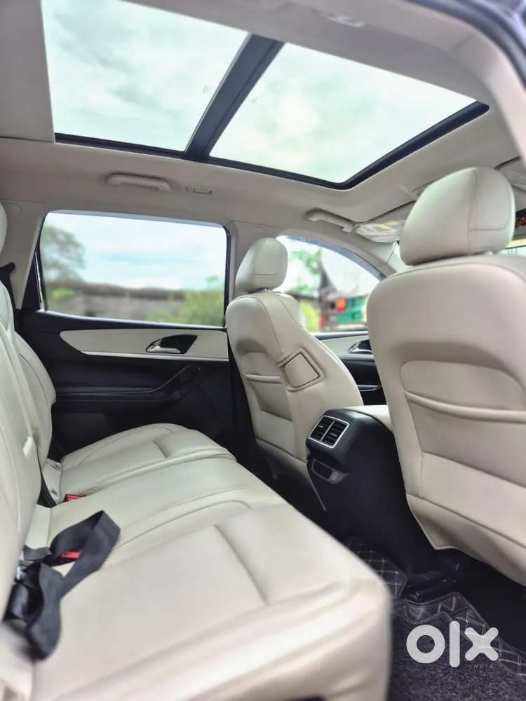 Mahindra Xuv700 2.0 Ax 7 Petrol Mt Str, 2021, Petrol