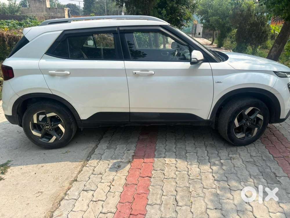 Hyundai Venue 2021 69000 Km Driven