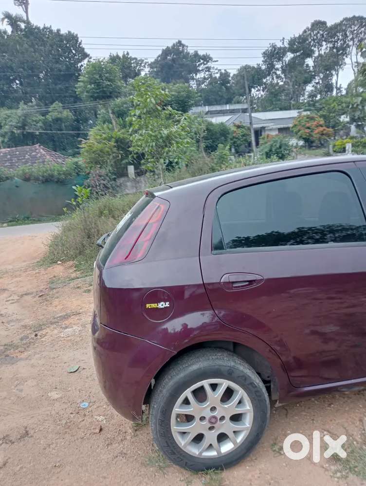 Fiat Punto 2011 Petrol 70000 Km Driven