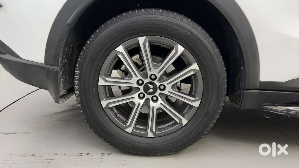 Mahindra Xuv700 2.0 Ax 7 Petrol At Luxury Pack Str, 2024, Petrol