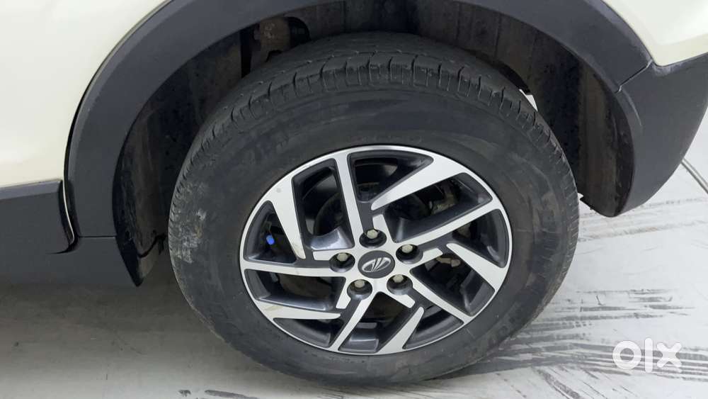 Mahindra Xuv300 1.2 W8 (o) Amt Petrol, 2022, Petrol