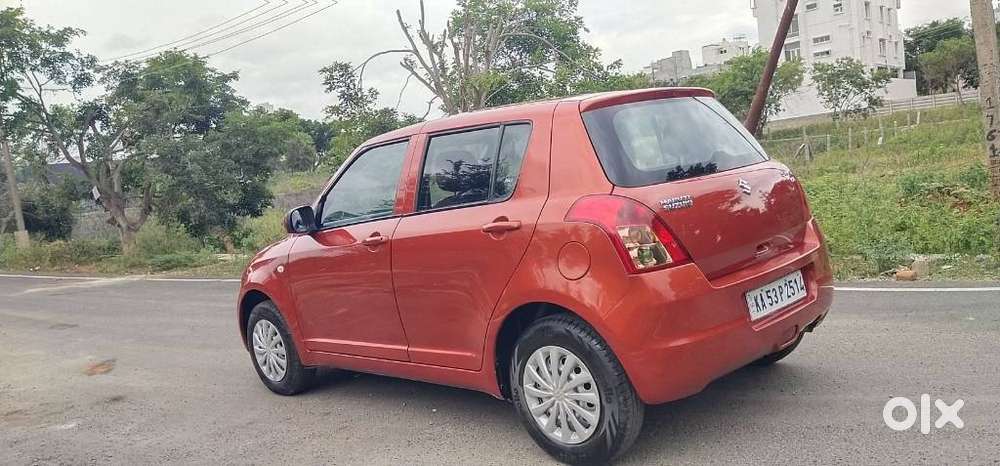 Maruti Suzuki Swift Lxi Bsiv, 2010, Petrol