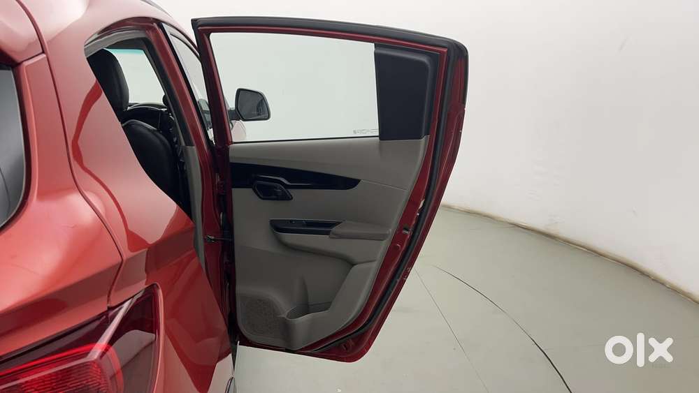Mahindra Kuv 100 2016-2017 Mfalcon G80 K8 5str, 2016, Petrol
