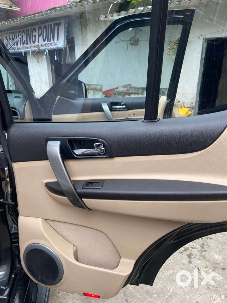 Tata Safari Storme 2015