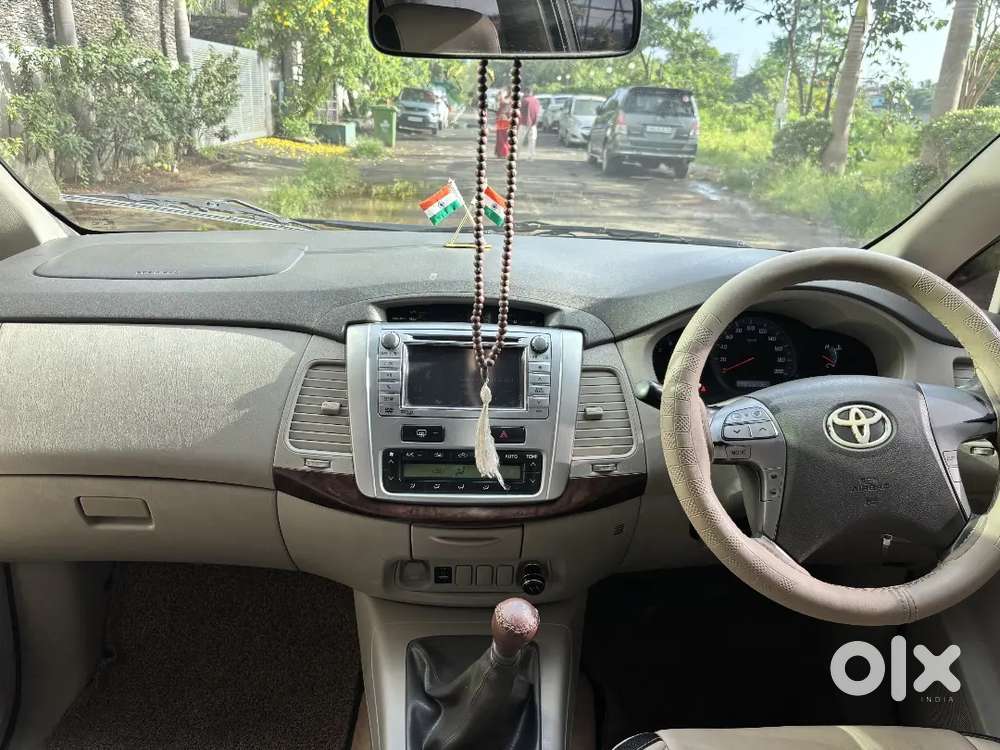 Toyota Innova 8 Str 2012