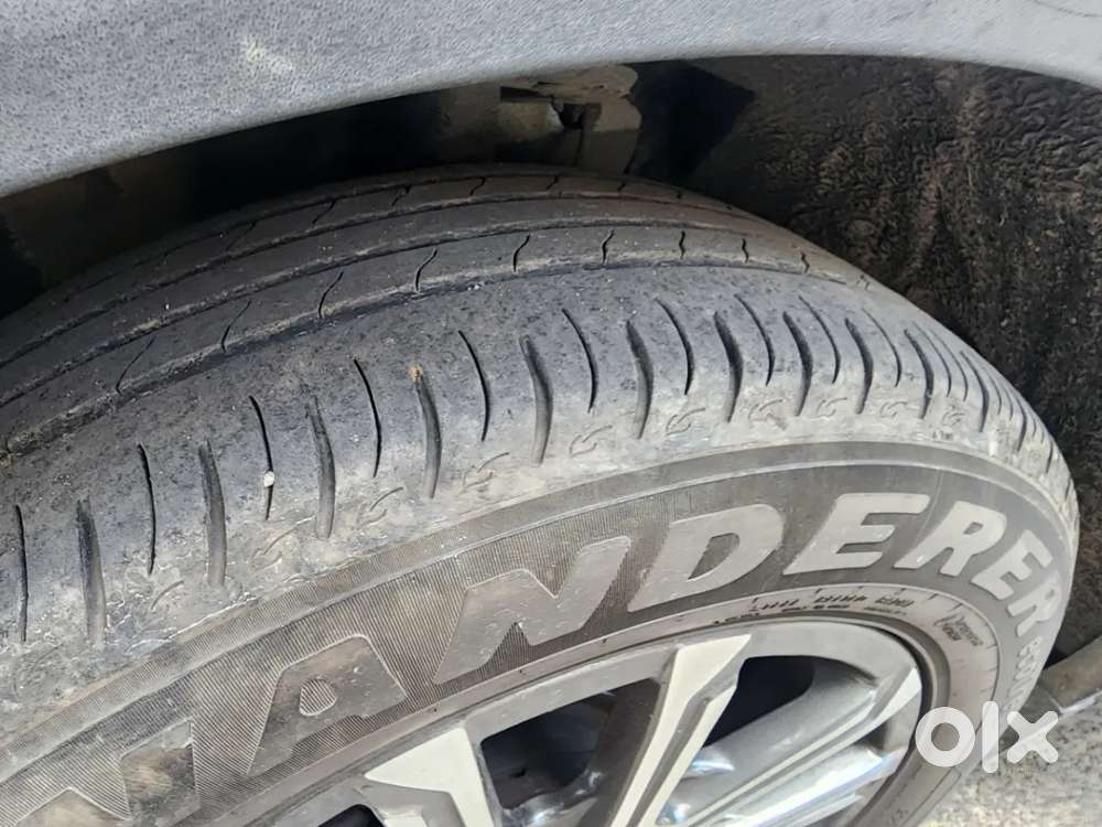 Mahindra Xuv700 2.0 Ax 7 Petrol Mt Str, 2025, Petrol