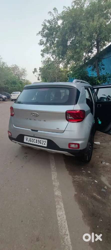 Hyundai Venue 2019 Petrol 69000 Km Driven Automatic