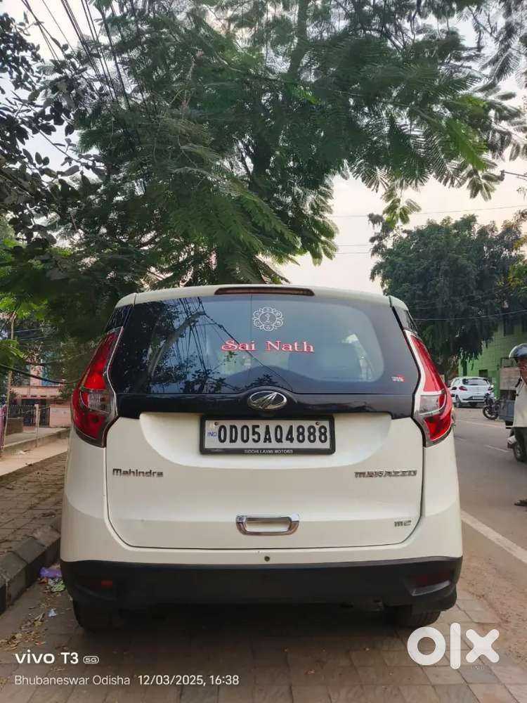 Mahindra Marazo M2