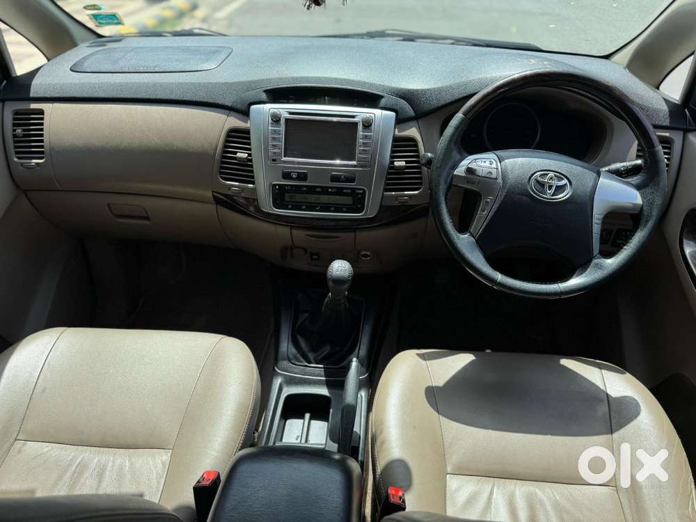 Toyota Innova 2.5 Zx 7 Str Bs-iv, 2015, Diesel