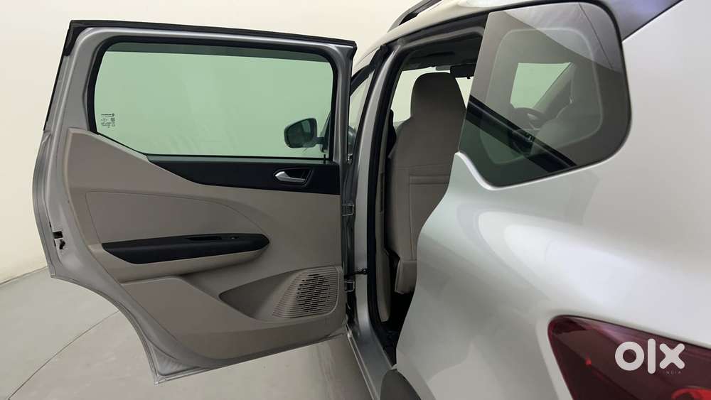Renault Triber 1.0 Rxz Dual Tone, 2022, Petrol