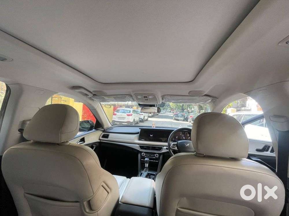 Mahindra Xuv700 2.2 Ax 7 Diesel At Str, 2023, Diesel