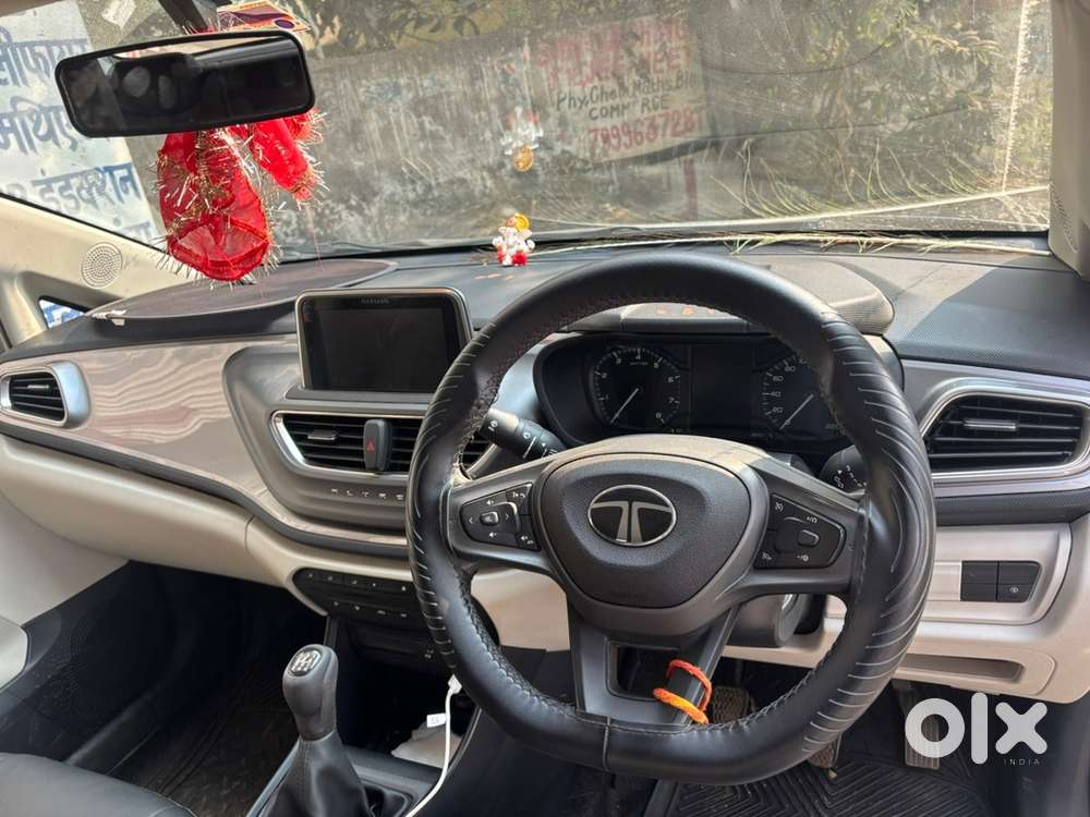 Tata Altroz Petrol 2024