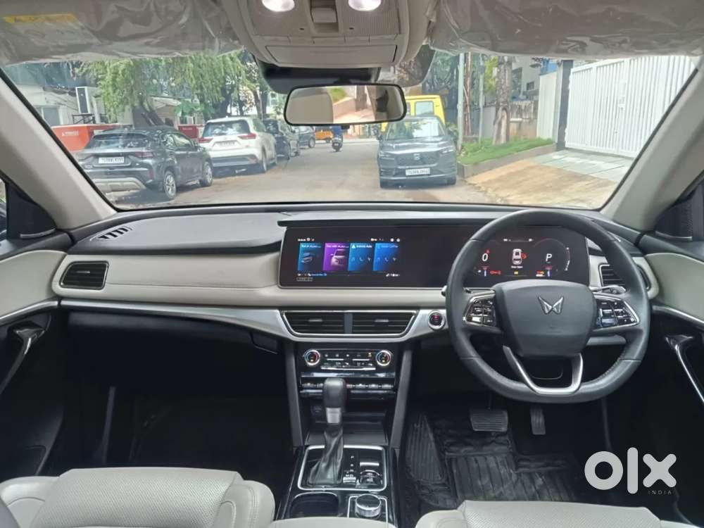 Mahindra Xuv700 2.2 Ax 7 Diesel Mt Luxury Pack Str, 2025, Diesel