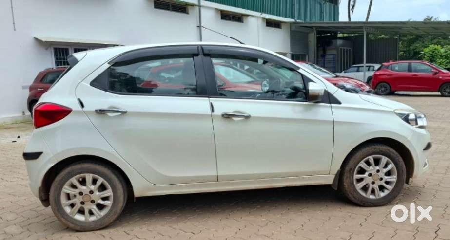 Tata Tiago 1.2 Revotron Xza, 2017, Petrol