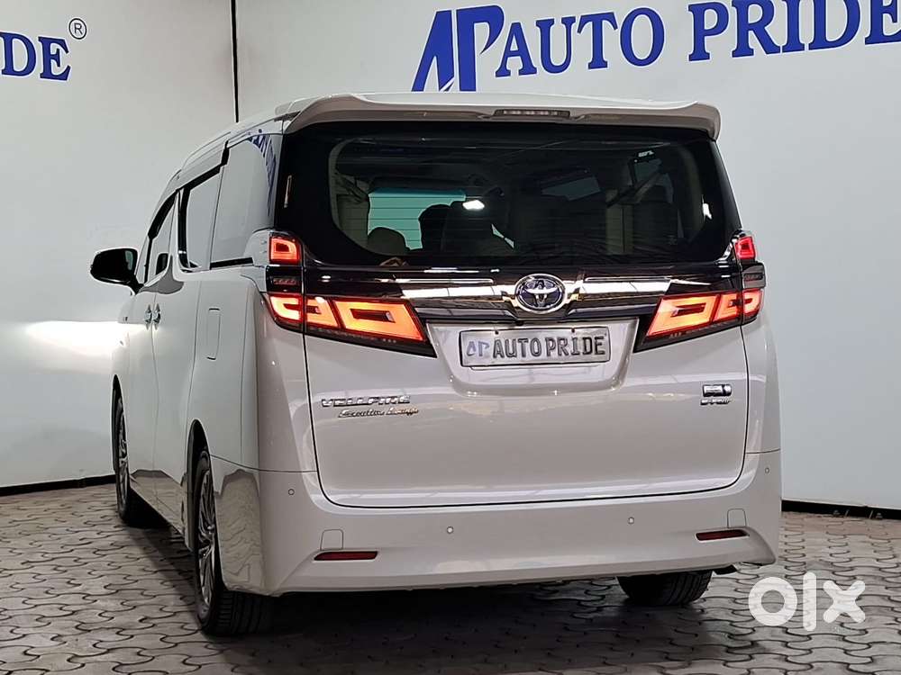 Toyota Vellfire 2.5 Hybrid, 2023, Petrol
