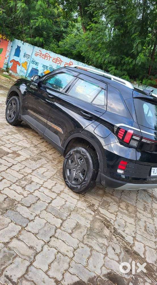 Hyundai Venue 1.2 S (o), 2024, Petrol