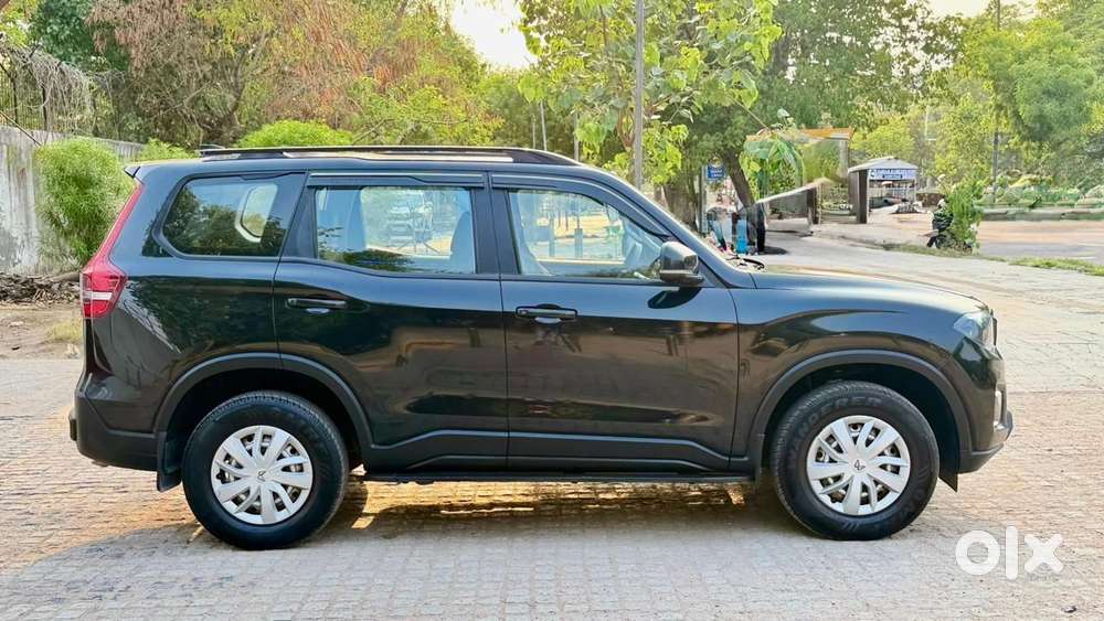 Mahindra Scorpio-n 2.0 Z2 Petrol Mt 7 Str, 2024, Petrol