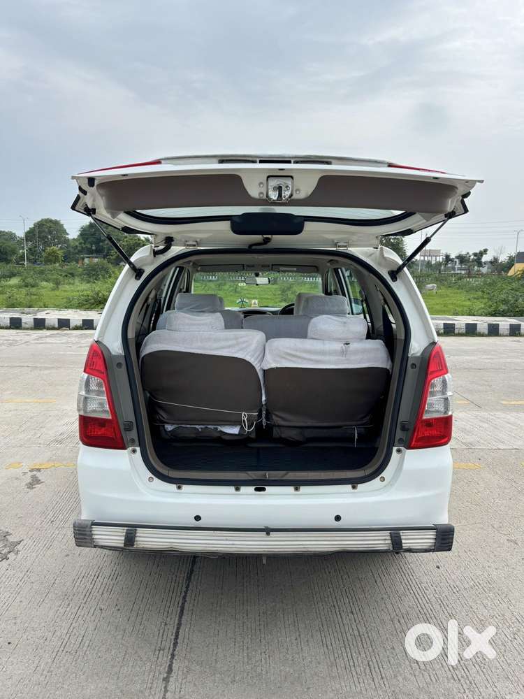 Toyota Innova 2.5 G (diesel) 8 Seater Bs Iv, 2015, Diesel