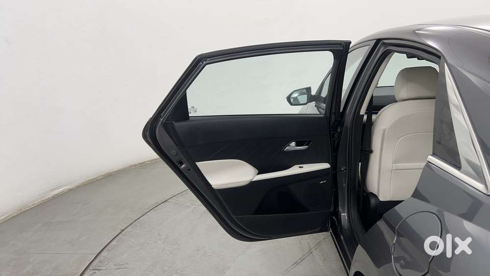 Hyundai Verna 1.5 Sx (o) Vtvt Ivt, 2025, Petrol